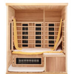 Moderne Infrarotkabine in einem stilvollen Wohnraum für optimale Entspannung.