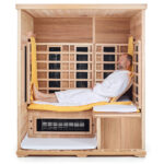 Person geniesst die entspannende Wärme in einer Infrarotkabine von Allwaspa.